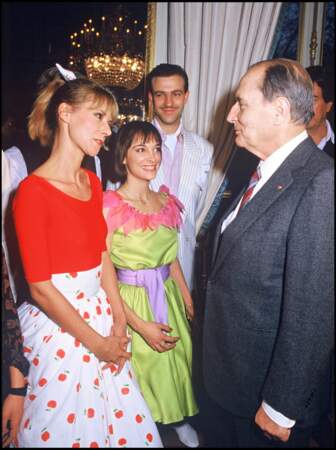 ... Ariane Carletti et Alain Chauffour saluent le président de la République François Mitterrand...