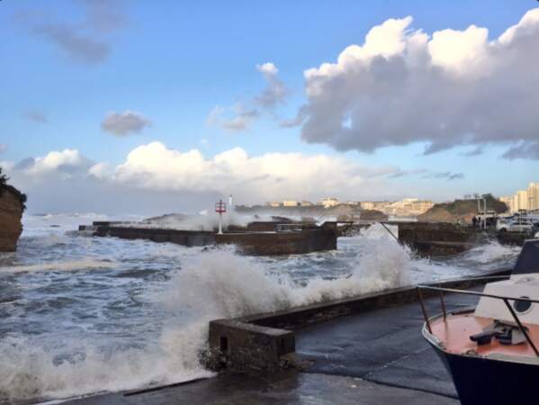 A Biarritz, l'accès au front de mer a été interdit aux promeneurs