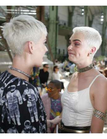 Katy Perry et Cara Delevigne s'amusent de leurs looks similaires