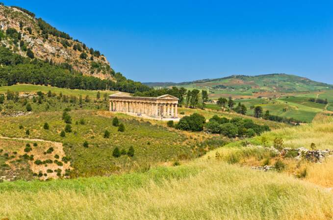 Paysage de Sicile avec l'ancien temple grec de Ségeste