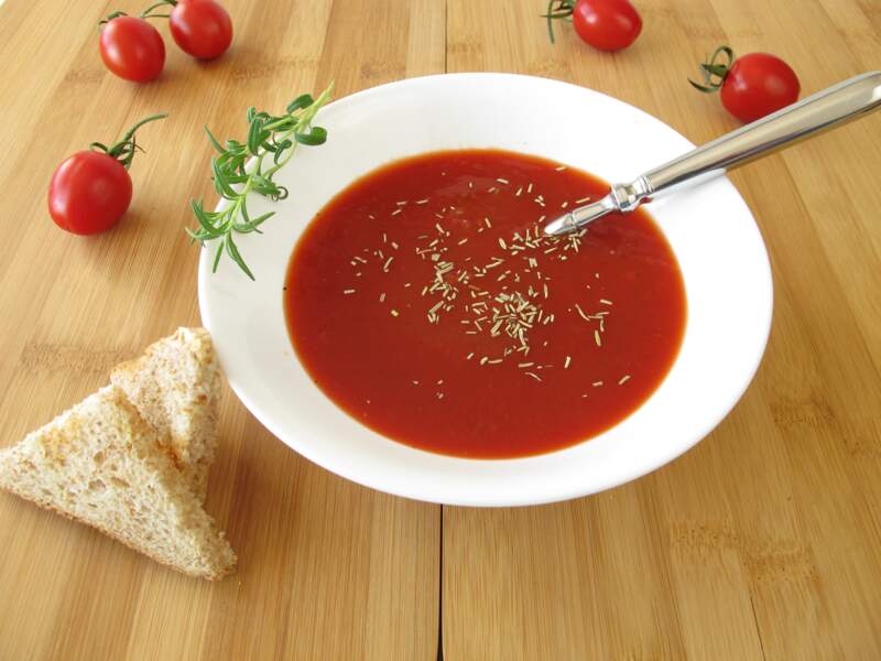 Velouté de tomate et poivron au romarin