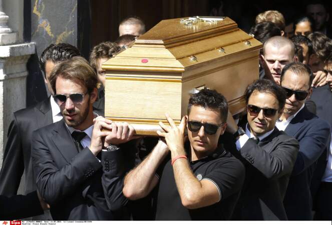 Felipe Massa, Jean-Eric Vergne et Romain Grosjean portent le cercueil de Jules Bianchi