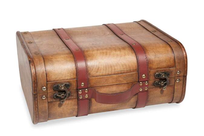 Une valise en bois rétro
