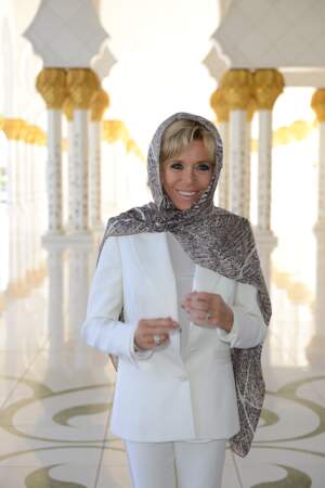 Brigitte Macron en visite à la mosquée Cheikh Zayed à Abu Dhabi le 9 novembre