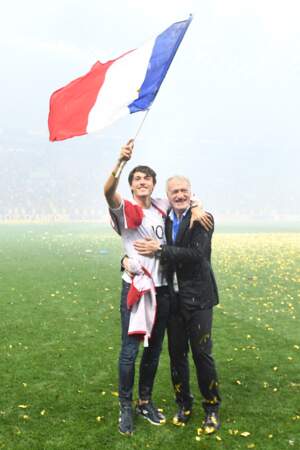 Didier Deschamps et son fils Dylan, après la victoire des Bleus le 15 juillet