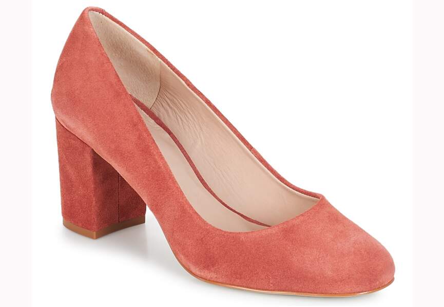 chaussure grise et rose