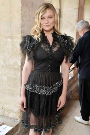 Kirsten Dunst en robe noire en voile