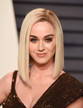 Katy Perry et ses cheveux blond platine 
