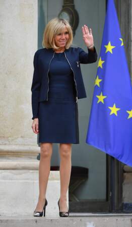 Mais un mois après l'élection présidentielle, le look de Brigitte Macron est encore un peu timide.