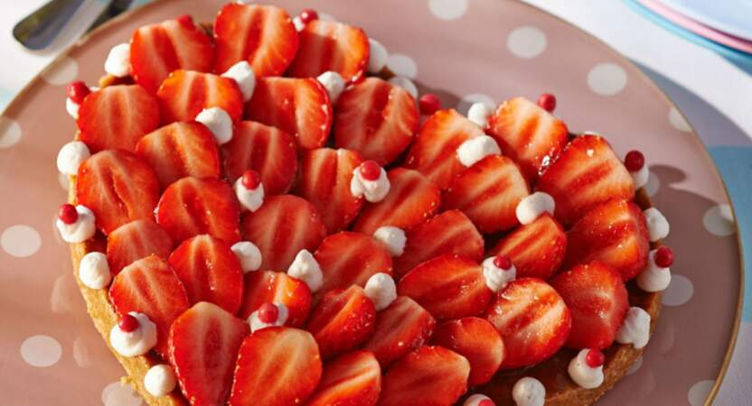 Tarte aux fraises sans cuisson en forme de coeur