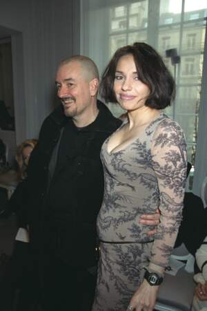 Béatrice Dalle et Jean-Jacques Beineix au défilé Christian Dior en 1999.