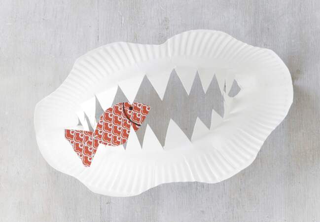 Des dents de requins en papier