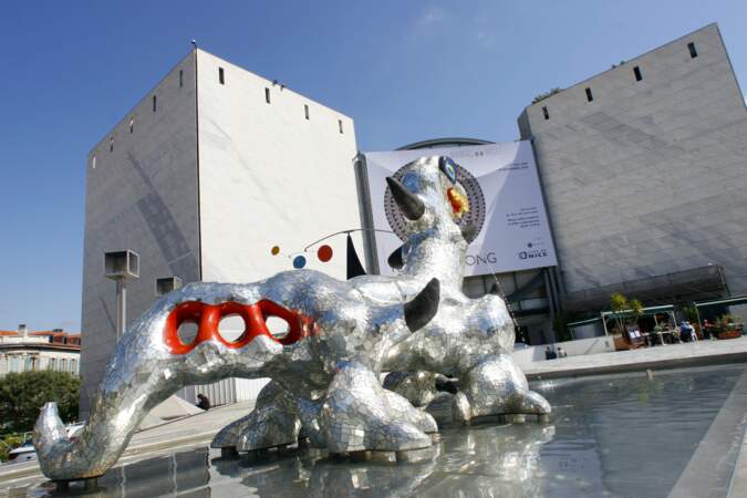 Musée d'Art Moderne et d'Art Contemporain, fontaine Niki de St Phalle