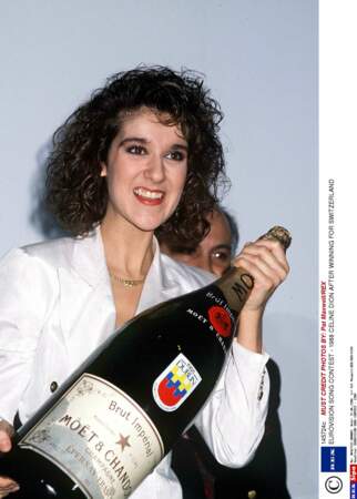 Céline Dion : 15 juin 1988 au concours de l'Eurovision après sa victoire pour la Suisse. Elle a 20 ans.