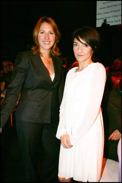 Florence Foresti avec Maud Fontenoy à l'occasion de la soirée "Action pour l'innocence" en 2006. 