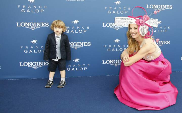 Sophie Thalmann et son fils Robin au prix de Diane Longines à l'hippodrome de Chantilly, le 16 juin 2019