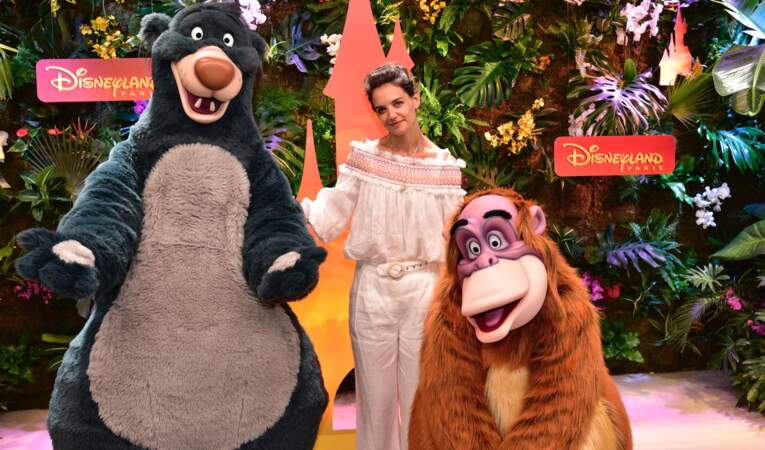 Katie Holmes fait honneur à la sortie du nouveau film Le Roi Lion à Disneyland Paris 