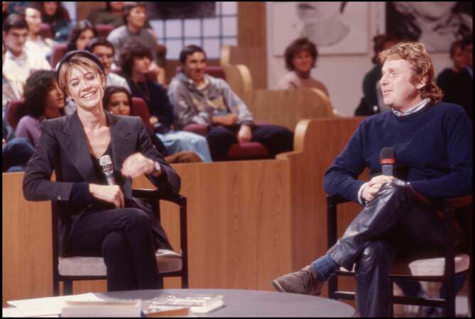 Françoise Hardy et Daniel Cohn Bendit sur le plateau de l'émission "A la folie pas du tout" en 1986.