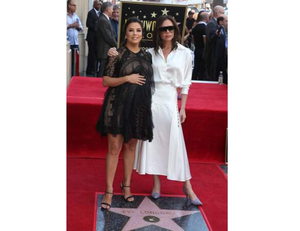 La star accompagnée de Victoria Beckham lors de l'inauguration de son étoile sur Hollywood Boulevard en avril