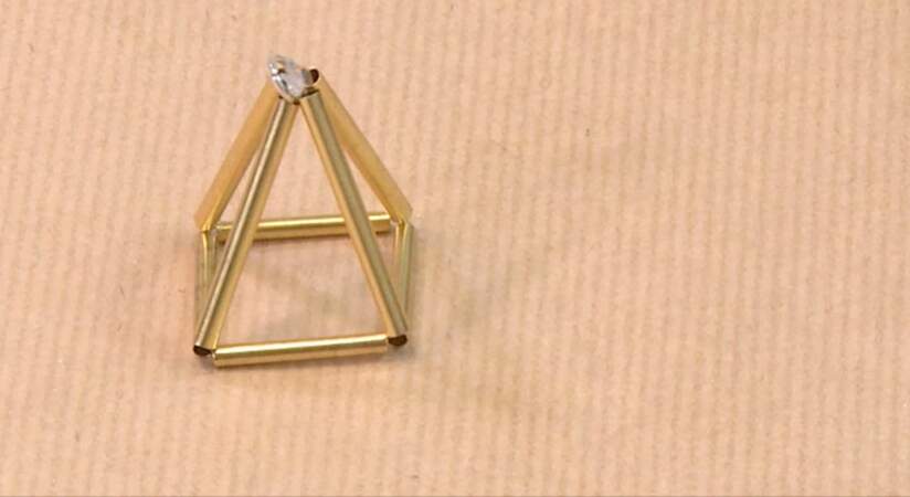 DIY : un collier pyramide 3D