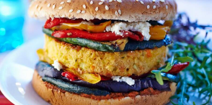 Veggie burger aux légumes grillés