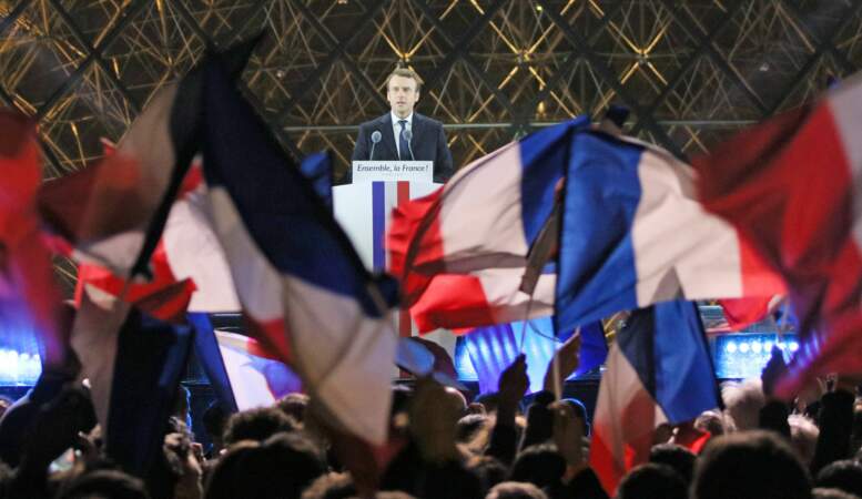 Emmanuel Macron a donné un discours sur l'esplanade du Louvre. 