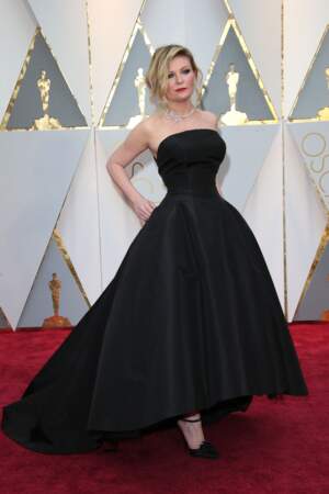 Oscars 2017 : Kirsten Dunst en robe noire