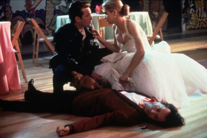 Luke Perry et Kristy Swanson sur le tournage du film "Buffy : The Vampire Slayer" (1992)