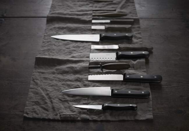 Un set de couteaux en acier