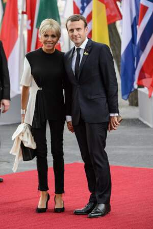 Durant le G20, la First Lady ose la tendance bicolore avec une blouse ultra fashion.