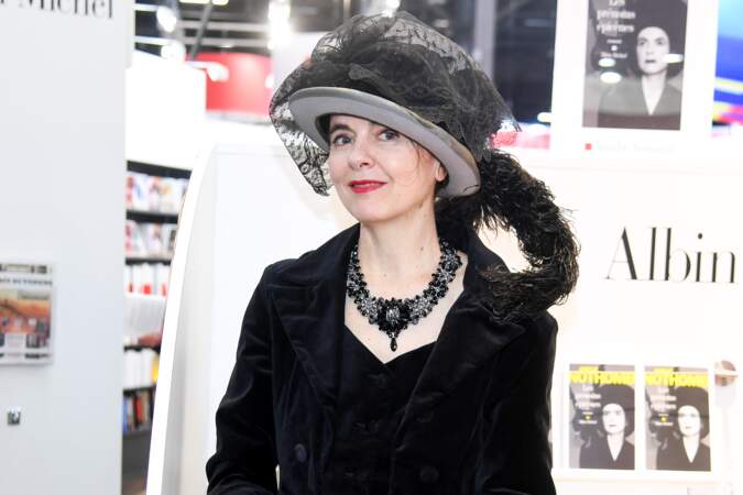 Le Salon du livre de Paris est l'occasion de rencontrer de nombreux auteurs comme Amélie Nothomb...