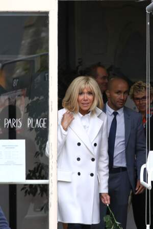 Brigitte Macron ultra-chic en manteau blanc au Touquet