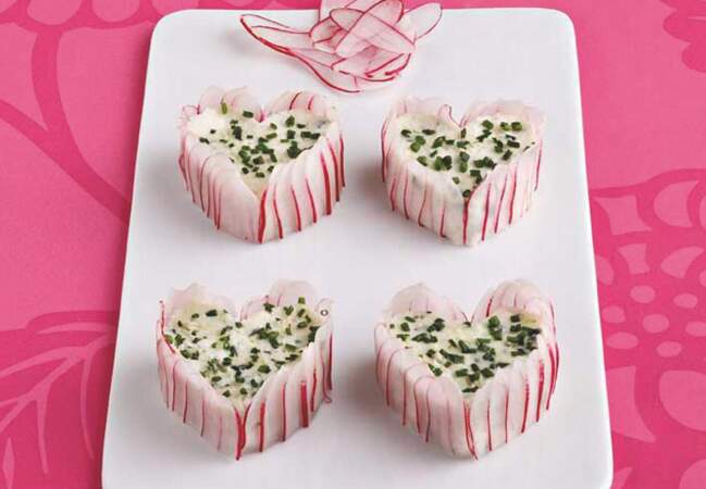 Mini-charlottes romantiques de radis roses au chèvre
