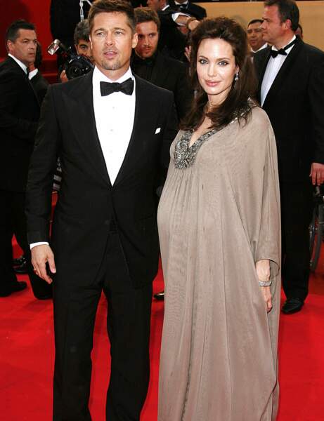 Le 11 janvier 2006, Angelina Jolie confirme qu'elle est enceinte de Brad Pitt. En même temps, c'est plutôt flagrant