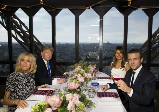 Un dîner "amical" au deuxième étage de la Tour Eiffel