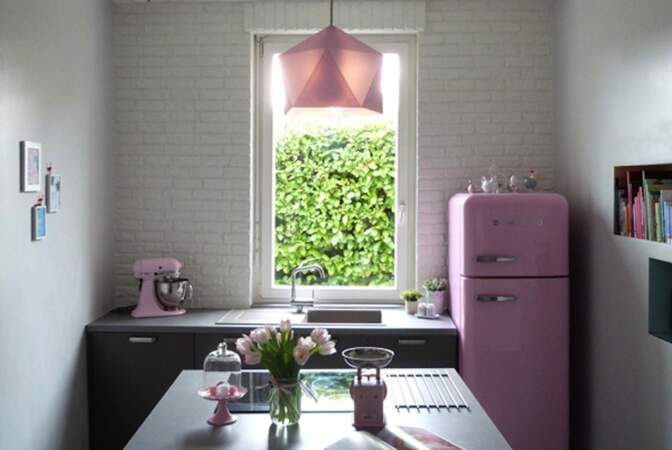 Une cuisine rose bonbon
