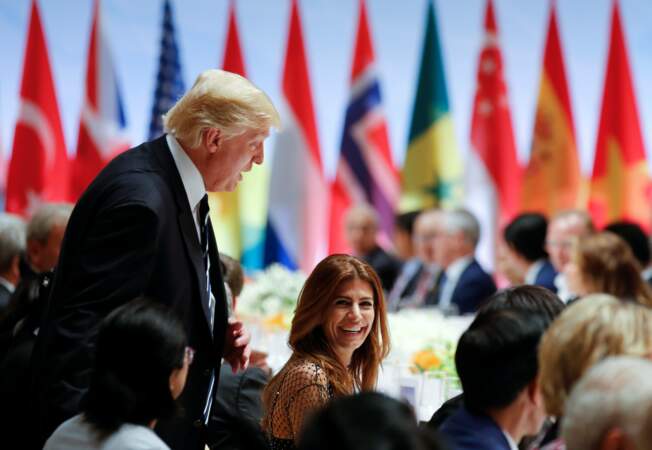 La première Dame d'Argentine tout sourire près du président américain Donald Trump
