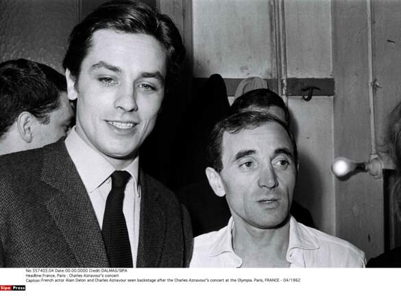Alain Delon à la fin d'un concert à l'Olympia en 1962...