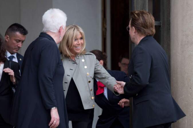 Le leader du groupe de rock irlandais U2 a été accueilli par Brigitte Macron
