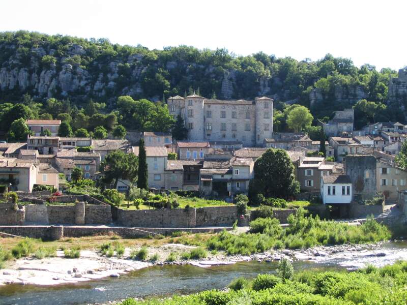 Vogüé, un des villages médiévaux les plus pittoresques de l'Ardèche