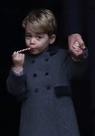 Le prince George fan des sucreries de Noël, Englefield, décembre 2016