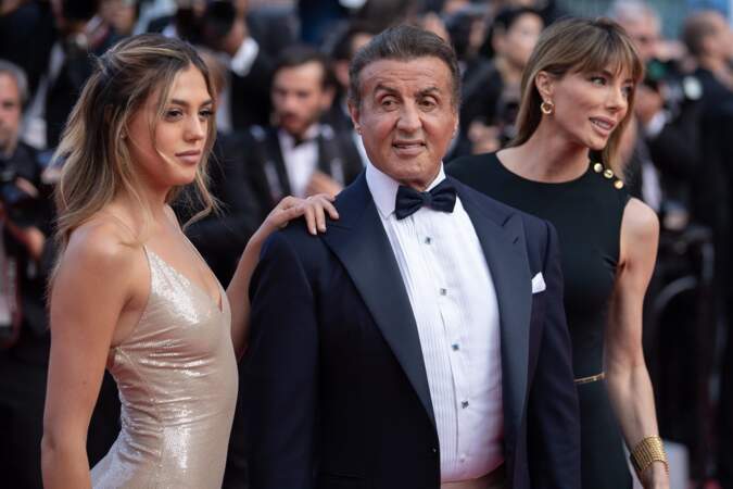 Sistine Stallone : zoom sur les looks de la fille de Sylvester, mannequin et actrice qui buzze !