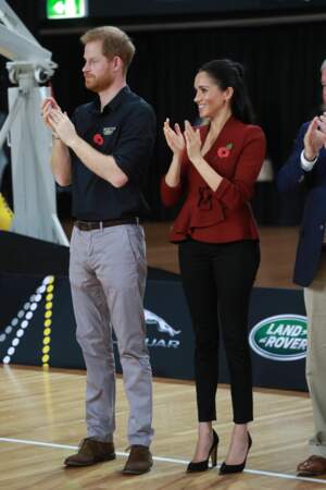 Meghan Markle (enceinte) et le prince Harry assistent à un match de basket aux Invictus Games à Sydney le 27/10/18