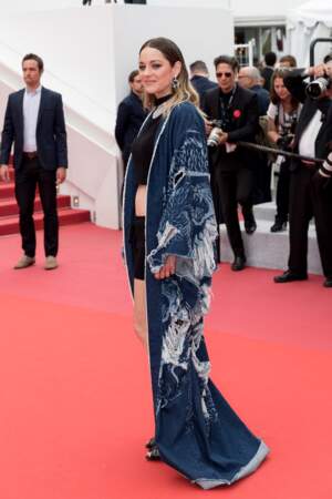 Micro short et crop top : le look improbable (mais canon) de Marion Cotillard à Cannes 