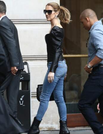 Céline Dion en bustier en cuir