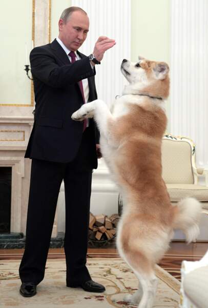 Le président Vladimir Poutine avec son chien Yume 