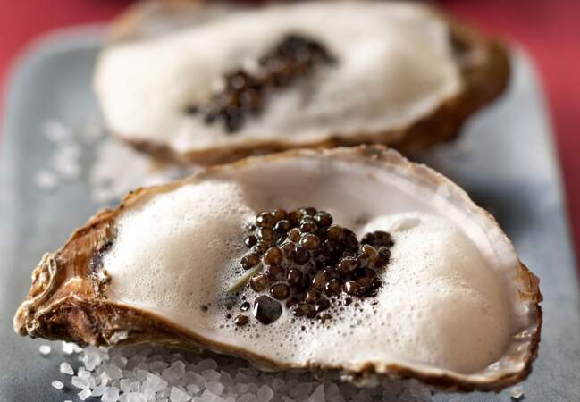 Les huîtres en écume au caviar