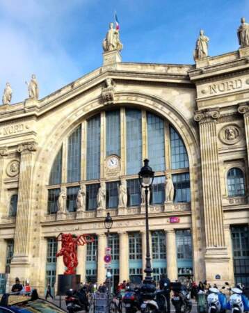 La gare du Nord à Paris, dont la façade est ornée de statues symbolisant les principales villes du Nord desservies