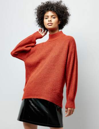 Col montant : le pull XXL