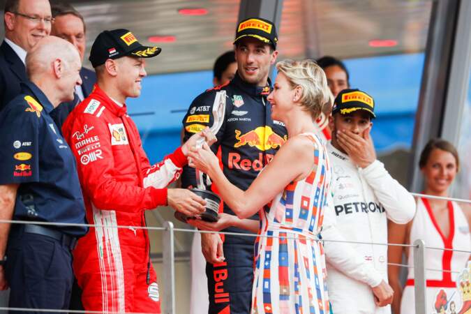 Charlène de Monaco félicite le vainqueur du Grand Prix : Daniel Ricciardo